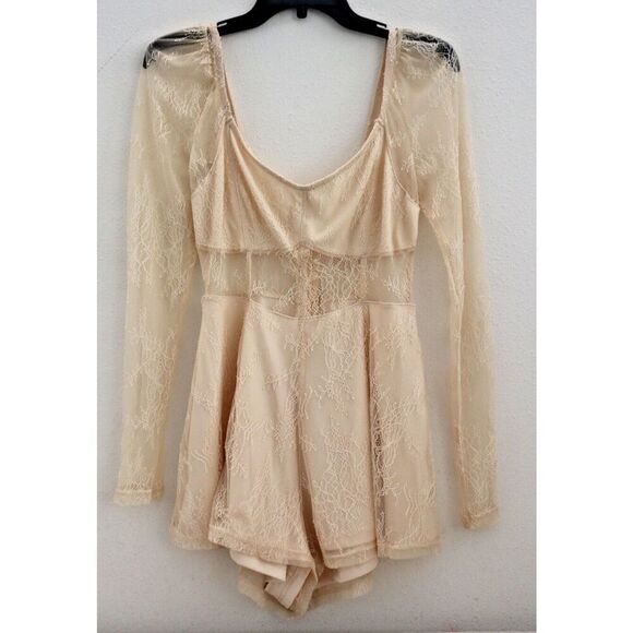 Glamorous x Urban Outfitters Women's Sz 6 Ivory Semi-Sheer Lace L/S Romper - Picture 1 of 13